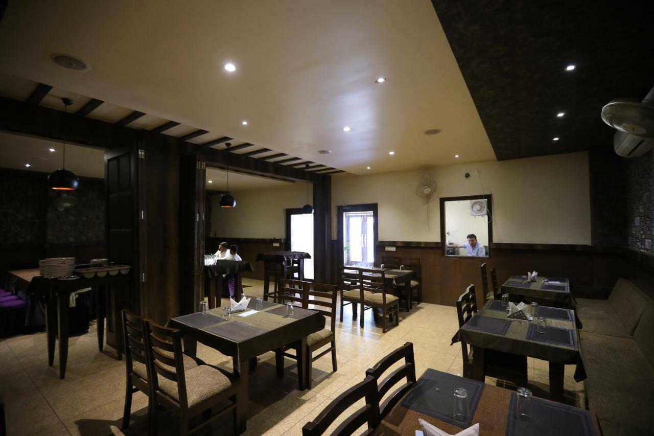 Oyo 40791 Hotel Hot N Fast Suratgarh Dış mekan fotoğraf